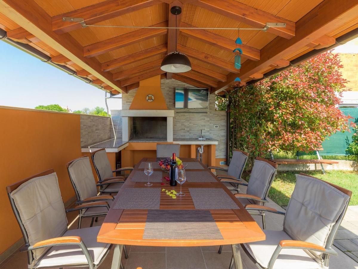 Holiday Home Linden Tree By Interhome Пула Экстерьер фото