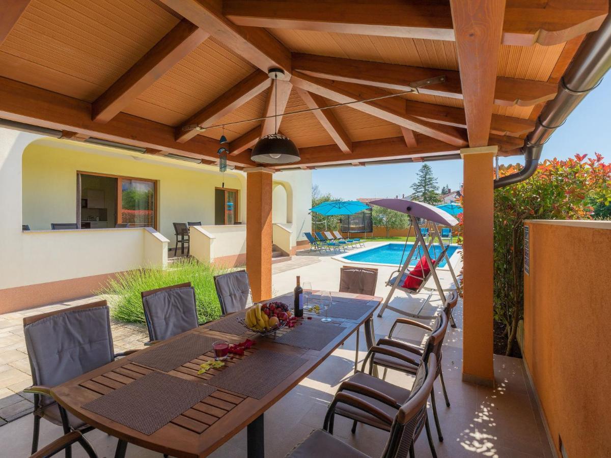 Holiday Home Linden Tree By Interhome Пула Экстерьер фото