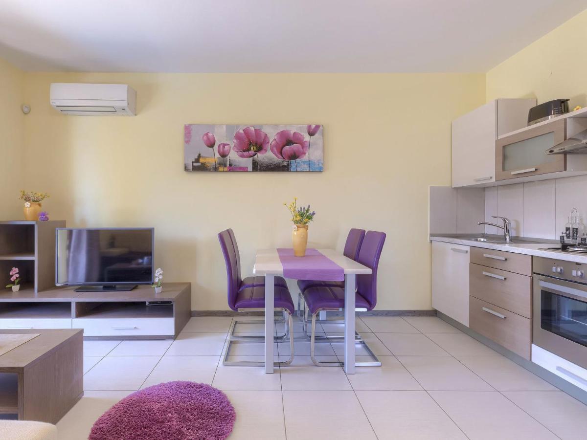 Holiday Home Linden Tree By Interhome Пула Экстерьер фото